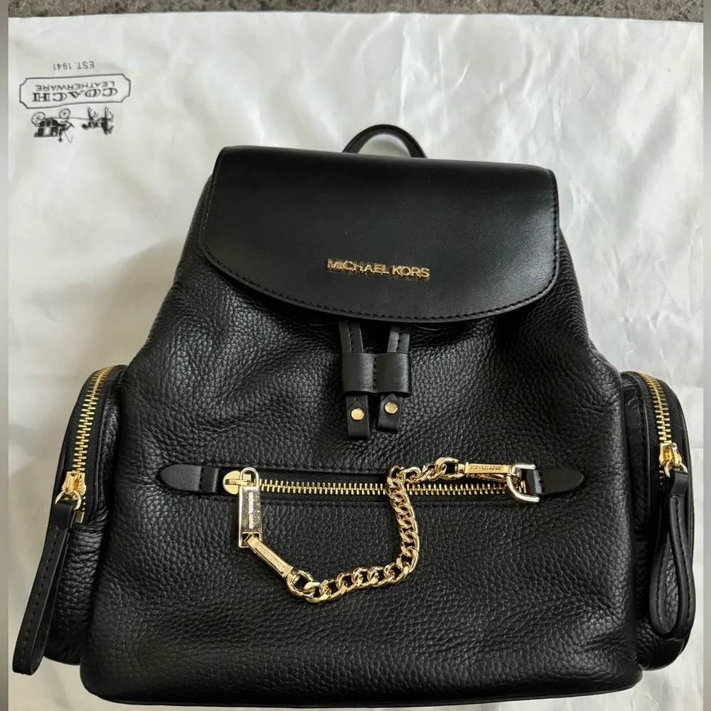 Michael Kors purse. - Picture 2 of 7